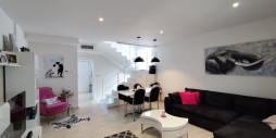 Resale - Corner townhouse - Torrevieja