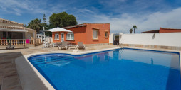 Resale - Villa - Las Heredades - Heredades