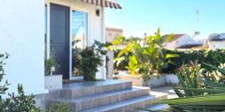 Resale - Villa - Torrevieja - La Siesta - El Salado -  Torreta