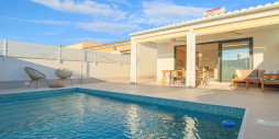 Resale - Villa - Torrevieja