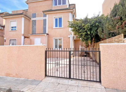 Semi Detached Villa - Återförsäljning - Orihuela Costa - La Zenia