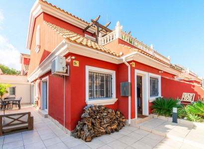 Terraced house - Återförsäljning - Orihuela Costa - Villamartin