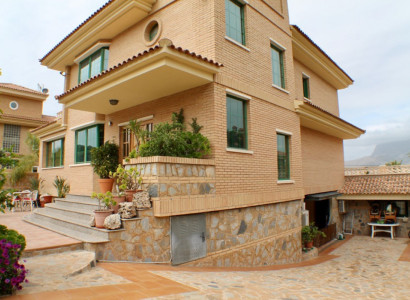 Villa - Återförsäljning - Benidorm - Benidorm Centro