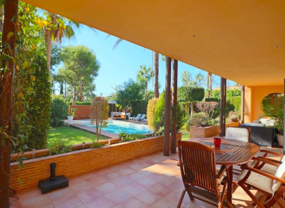 Villa - Återförsäljning - Benidorm - Benidorm Centro