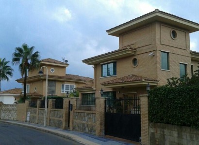 Villa - Återförsäljning - Benidorm - Benidorm Centro