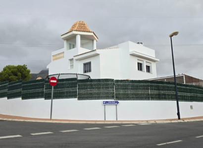 Villa - Återförsäljning - La Nucía - La Nucia Centro