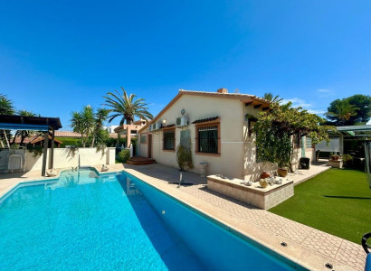 Villa - Återförsäljning - Orihuela Costa - Cabo Roig