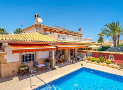 Villa - Återförsäljning - Orihuela Costa - Campoamor