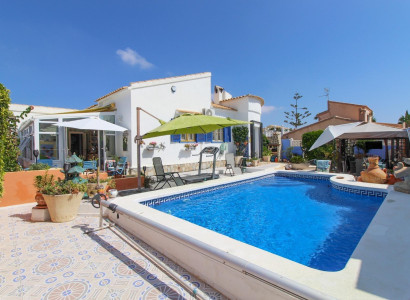 Villa - Återförsäljning - Orihuela Costa - La Florida