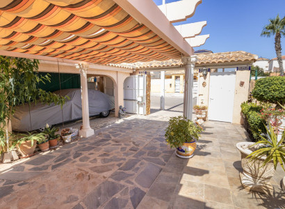 Villa - Återförsäljning - Orihuela Costa - La Regia