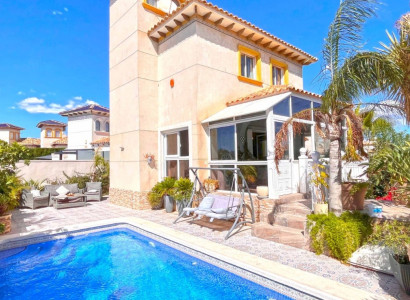 Villa - Återförsäljning - Orihuela Costa - La Zenia