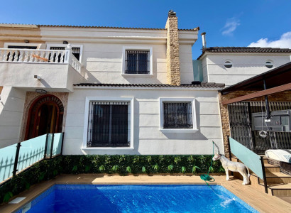 Villa - Återförsäljning - Orihuela Costa - La Zenia