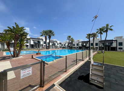 Villa - Återförsäljning - Orihuela Costa - La Zenia