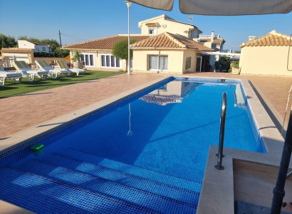 Villa - Återförsäljning - Orihuela Costa - Las Filipinas