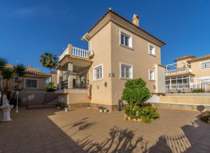 Villa - Återförsäljning - Orihuela Costa - Los Altos