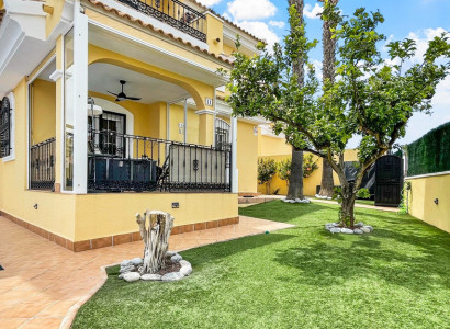 Villa - Återförsäljning - Orihuela Costa - Los Dolses