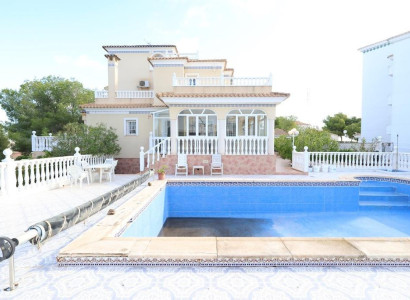 Villa - Återförsäljning - Orihuela Costa - Orihuela Costa