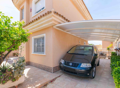 Villa - Återförsäljning - Orihuela Costa - Punta Prima