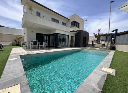 Villa - Återförsäljning - San Miguel de Salinas - 82362