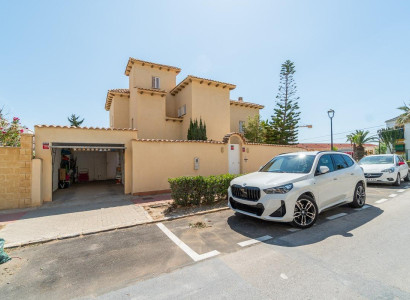 Villa - Återförsäljning - Torrevieja - 48307