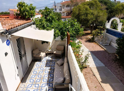 Villa - Återförsäljning - Torrevieja - La Siesta