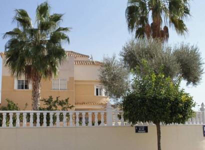 Villa - Återförsäljning - Torrevieja - La Siesta