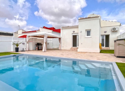 Villa - Återförsäljning - Torrevieja - San Luis