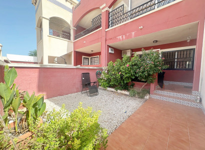 Villa - Återförsäljning - Torrevieja - Torrevieja Centro