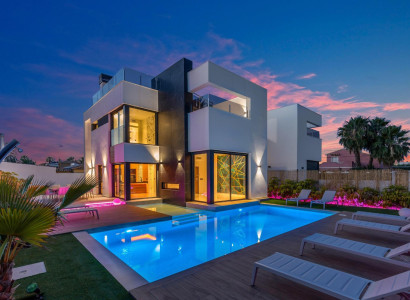 Villa - Återförsäljning - Torrevieja - Torrevieja Centro