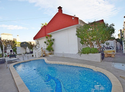 Villa - Återförsäljning - Torrevieja - Torrevieja Centro