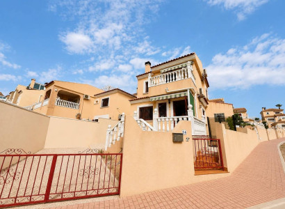 Villa - Återförsäljning - Villamartín - Blue Lagoon