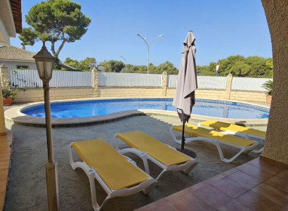 Villa - Bruktbolig - Orihuela Costa - Campoamor