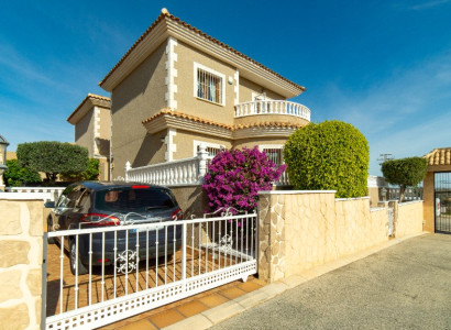 Villa - Resale - Los Altos - Los Altos