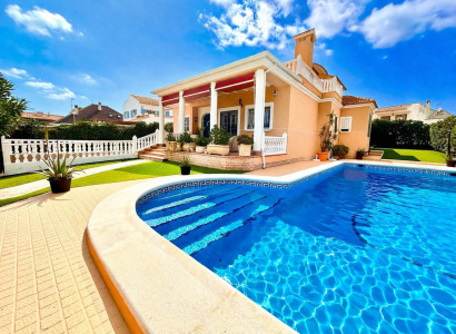 Villa - Resale - Torrevieja - La Mata