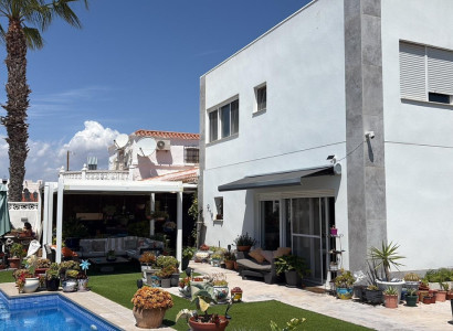 Villa - Resale - Torrevieja - La Siesta