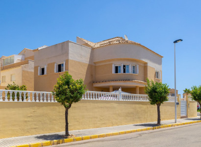 Villa - Resale - Torrevieja - La Siesta