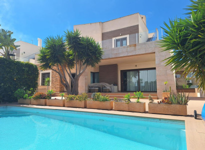 Villa - Resale - Torrevieja - Torrevieja Centro