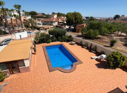 Villa - Resale - Torrevieja - Torrevieja Centro