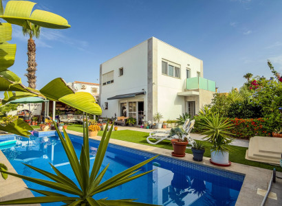 Villa - Resale - Torrevieja - Torrevieja Centro