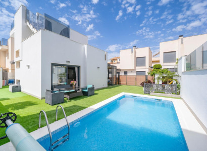 Villa - Resale - Torrevieja - Torrevieja Centro