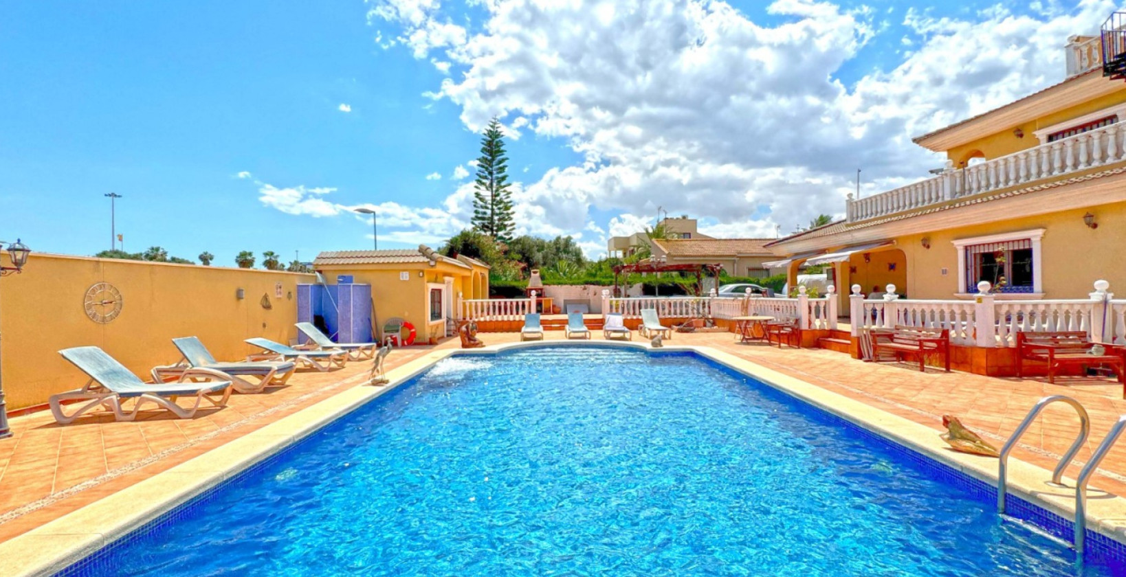 Återförsäljning - Villa - Torrevieja - Los Balcones - Los Altos del Edén