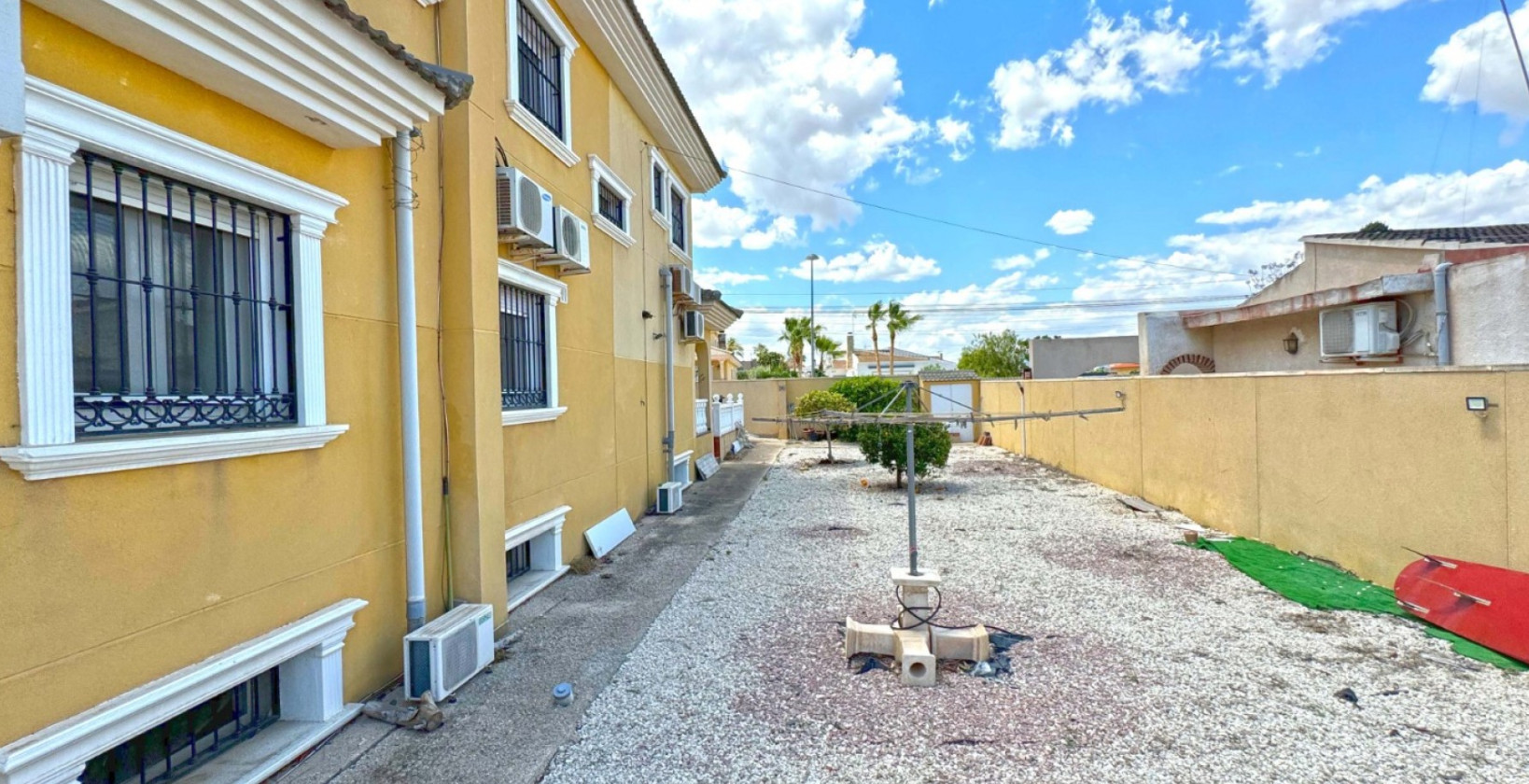 Resale - Villa - Torrevieja - Los Balcones - Los Altos del Edén