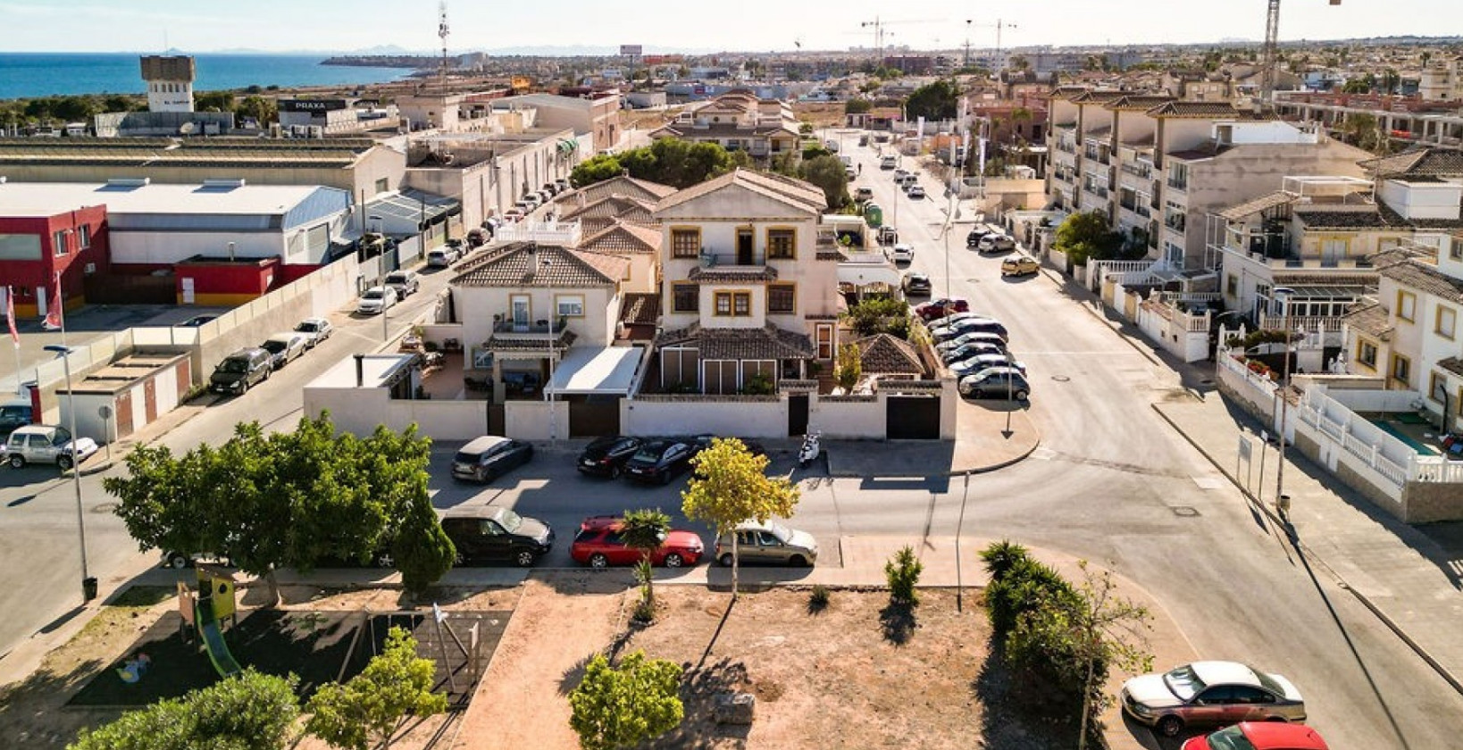 Återförsäljning - Villa - Orihuela Costa - Punta Prima