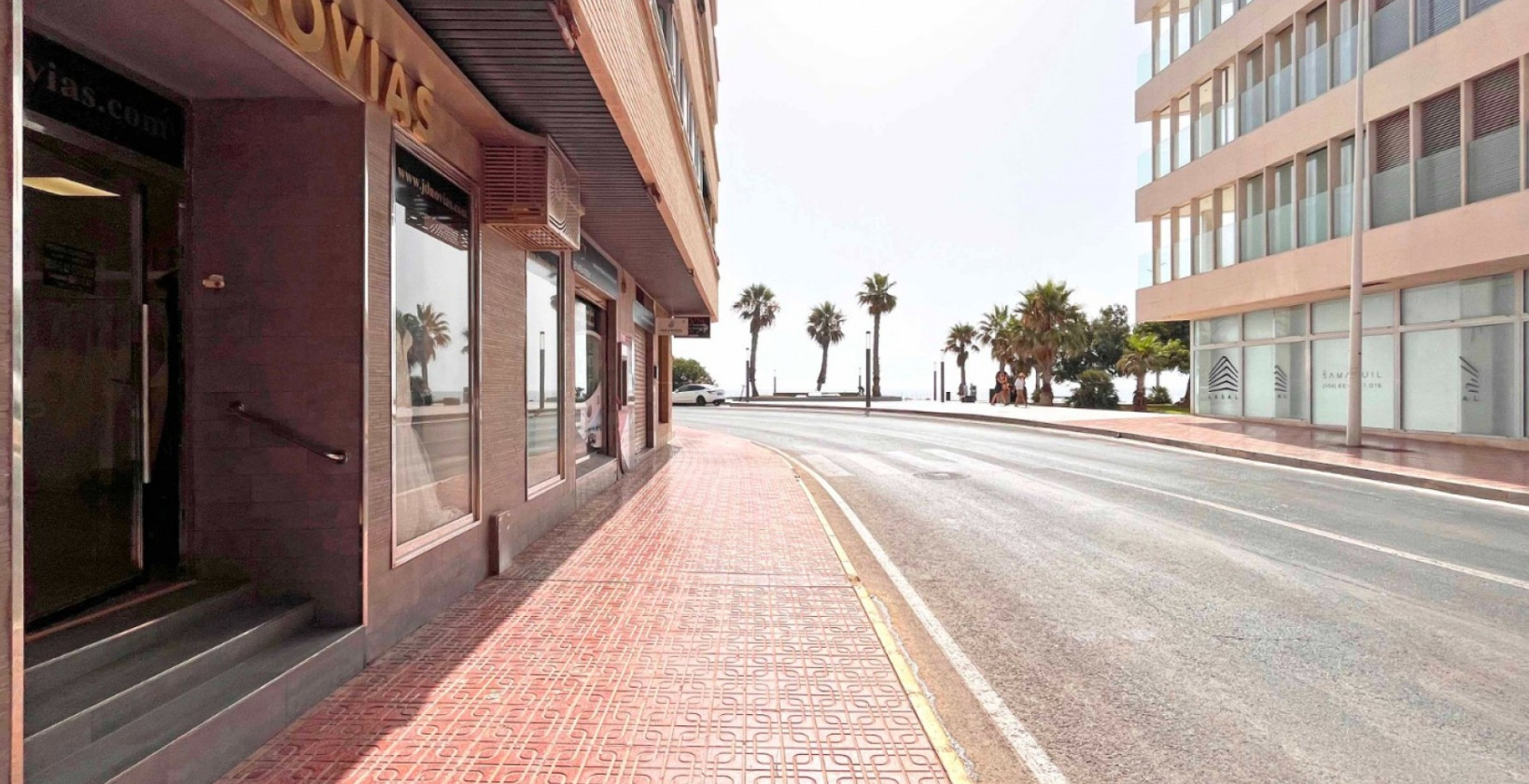 Resale - Commercial - Torrevieja - Playa del Cura