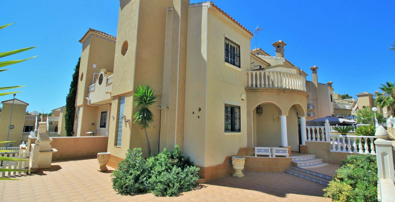 Resale - Townhouse - Villamartin