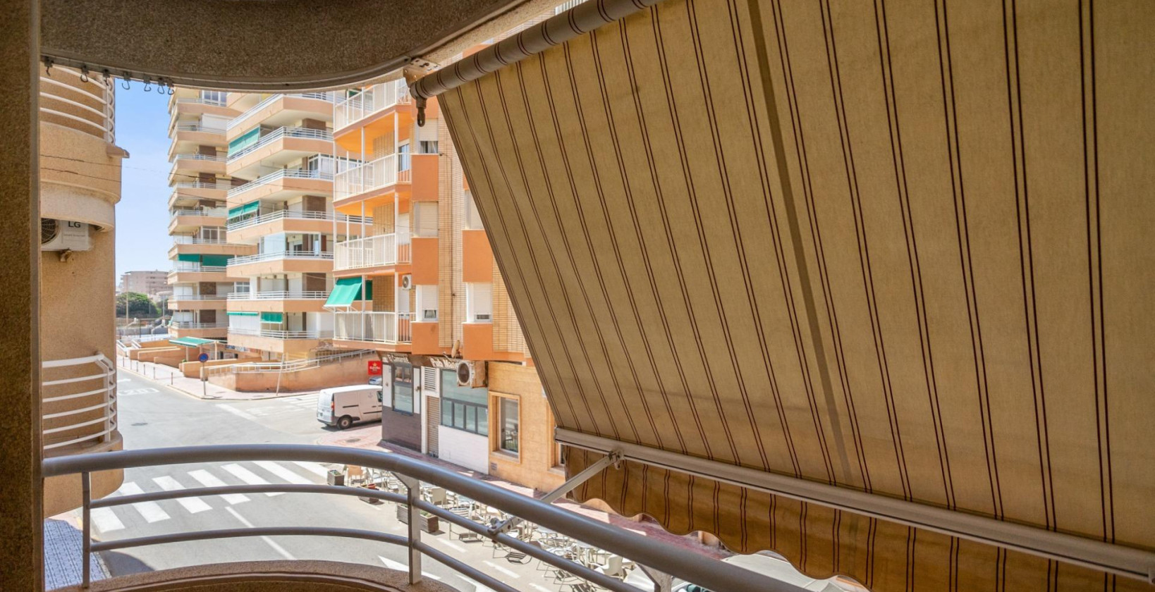 Resale - Apartment / flat - Torrevieja - La Mata pueblo