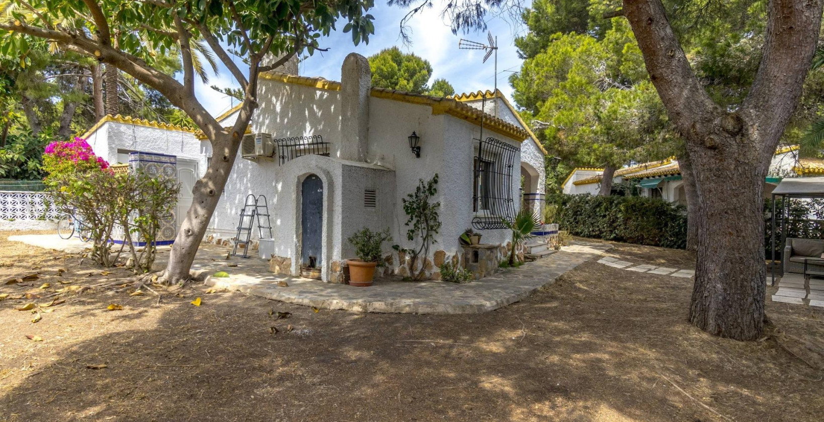 Återförsäljning - Villa - Orihuela Costa - Punta Prima