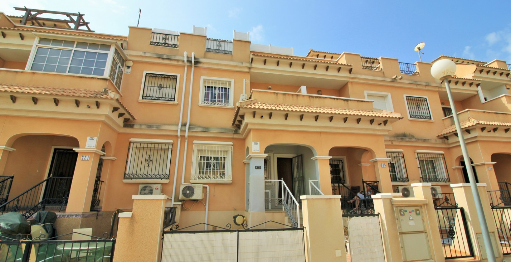 Resale - Townhouse - Villamartin