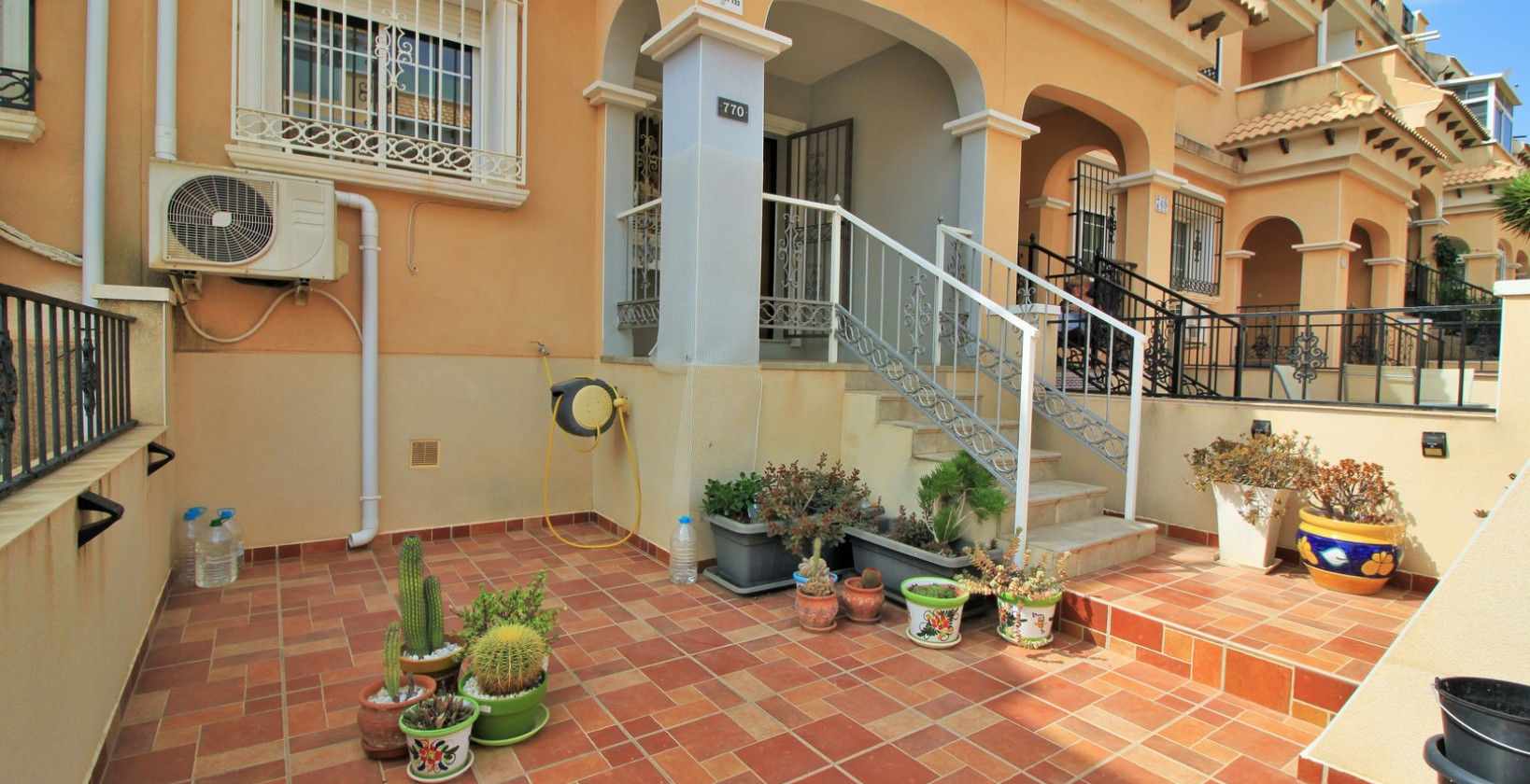 Resale - Townhouse - Villamartin