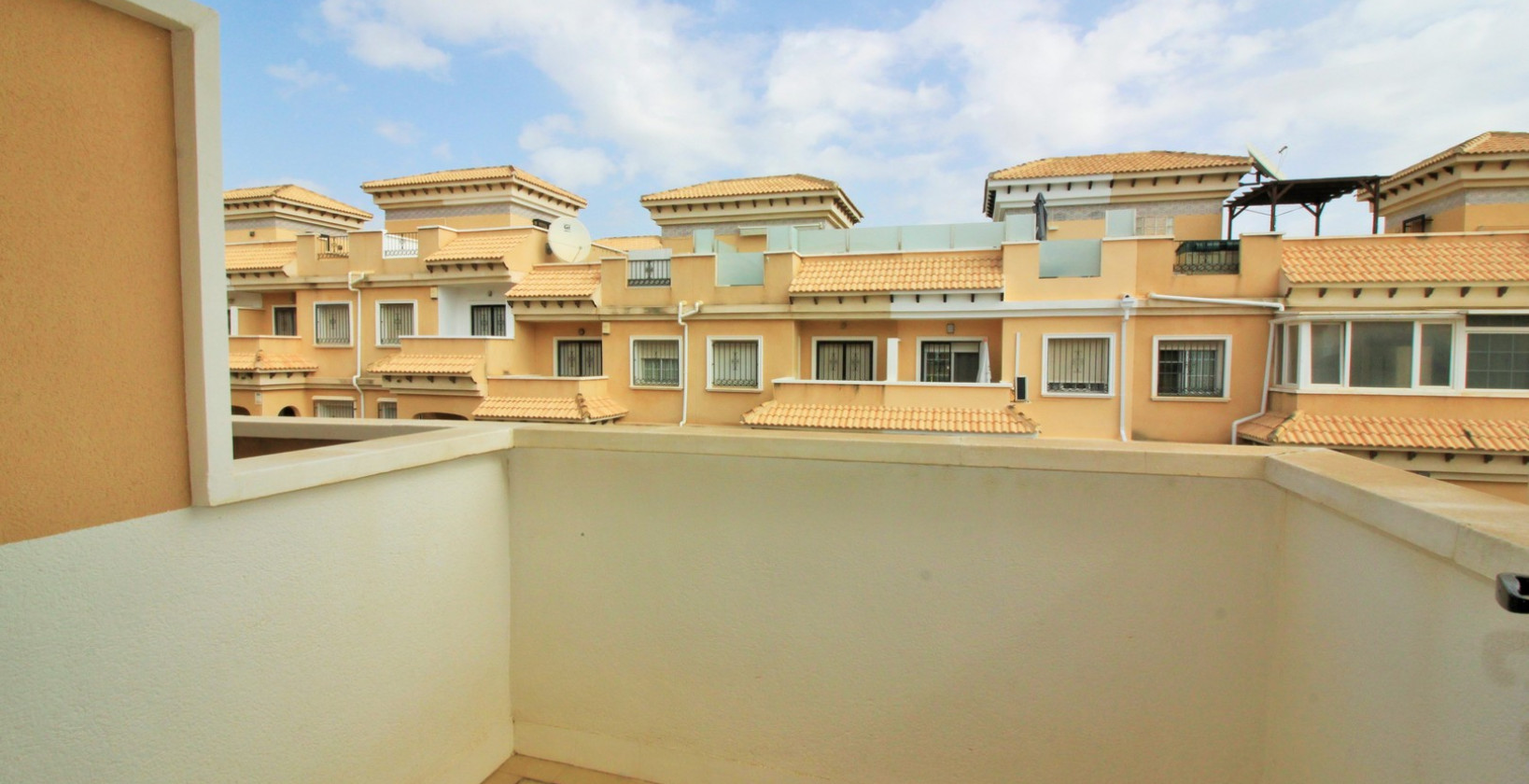 Resale - Townhouse - Villamartin